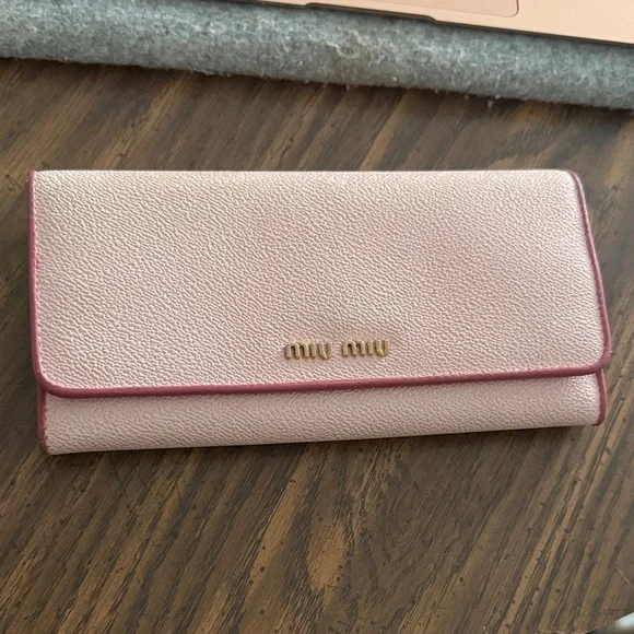 Miu Miu Light Pink Leather Wallet - Picture 1 of 5